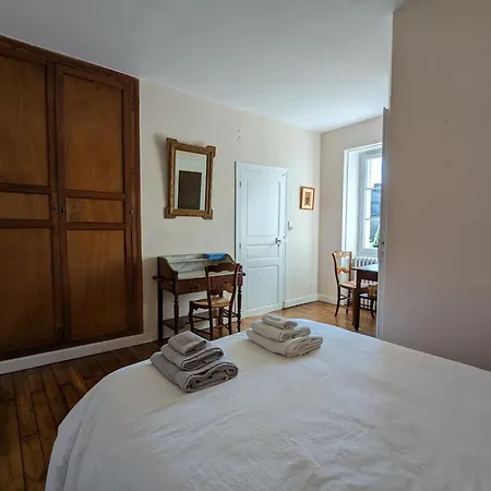 Nyaraló Avec Jardin Privatif, Proche Des Randonnees, Totalement Equipe Et Internet Fibreбет - Fr-1-653-253 Poursac