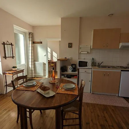 Avec Jardin Privatif, Proche Des Randonnees, Totalement Equipe Et Internet Fibreбет - Fr-1-653-253 Poursac