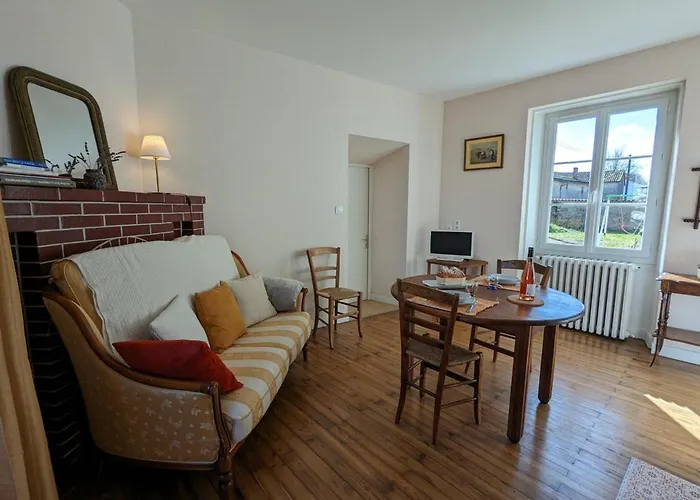 Avec Jardin Privatif, Proche Des Randonnées, Totalement équipé Et Internet Fibreбет - Fr-1-653-253 Poursac