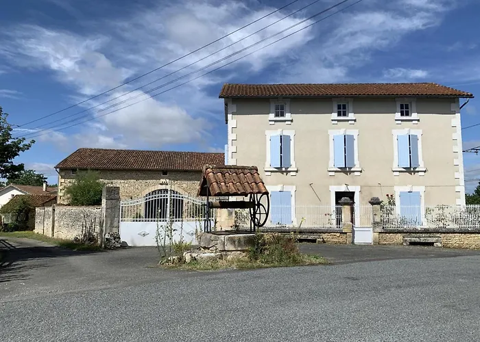 Avec Jardin Privatif, Proche Des Randonnées, Totalement équipé Et Internet Fibreбет - Fr-1-653-253 Poursac